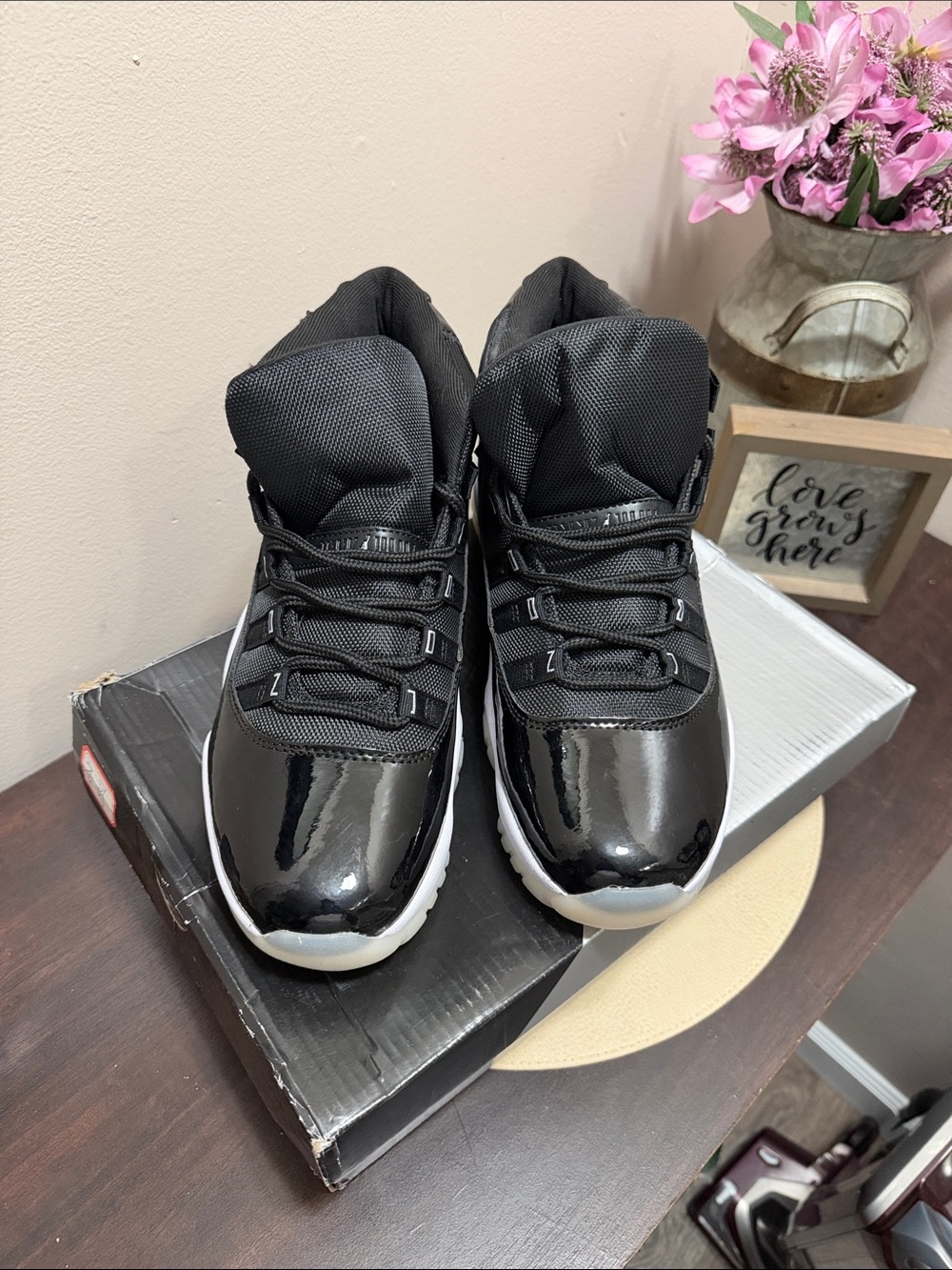 Nike Air Jordan 11 Retro 'Black/White' Men's Basketball Shoes - Picture 8 of 9